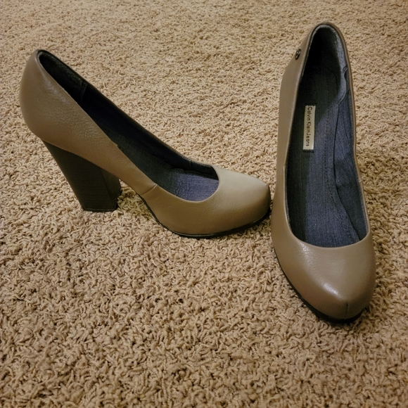 Size 9 Calvin Klein Jeans Heels - Picture 1 of 2